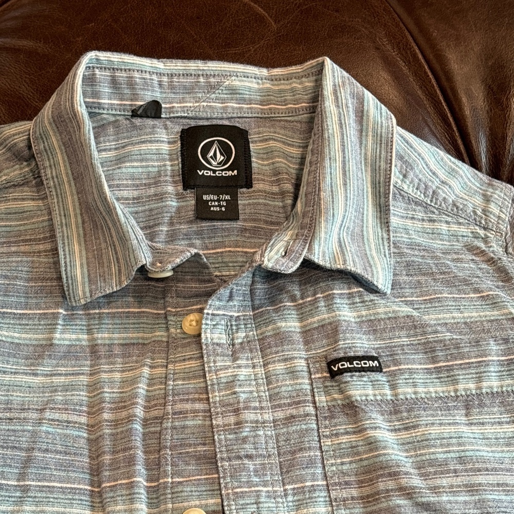 Boys Volcom button up 7